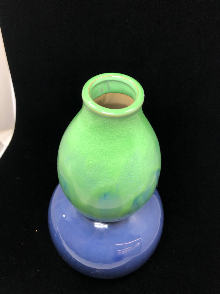 GREEN/BLUE HOUR-GLASS SHAPED CERAMIC VASE.