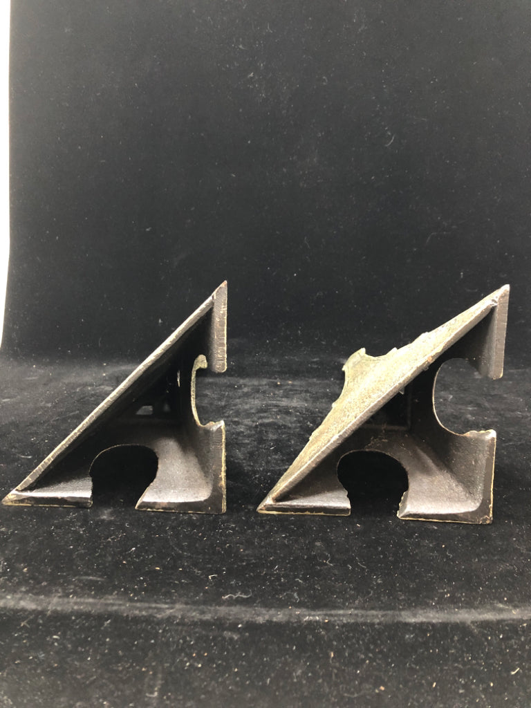 2 HEAVY DISTRESSED PARIS EIFFEL TOWER BOOK ENDS.