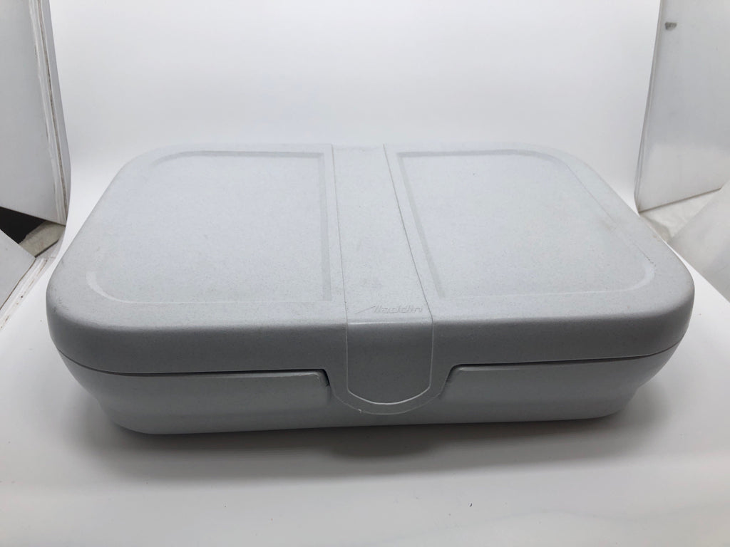 PLASTIC CASSEROLE DISH CARRIER.