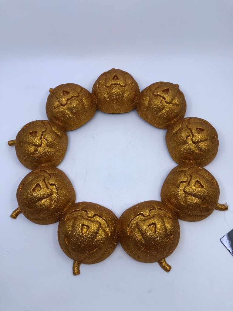 GLITTER PUMPKIN WREATH.