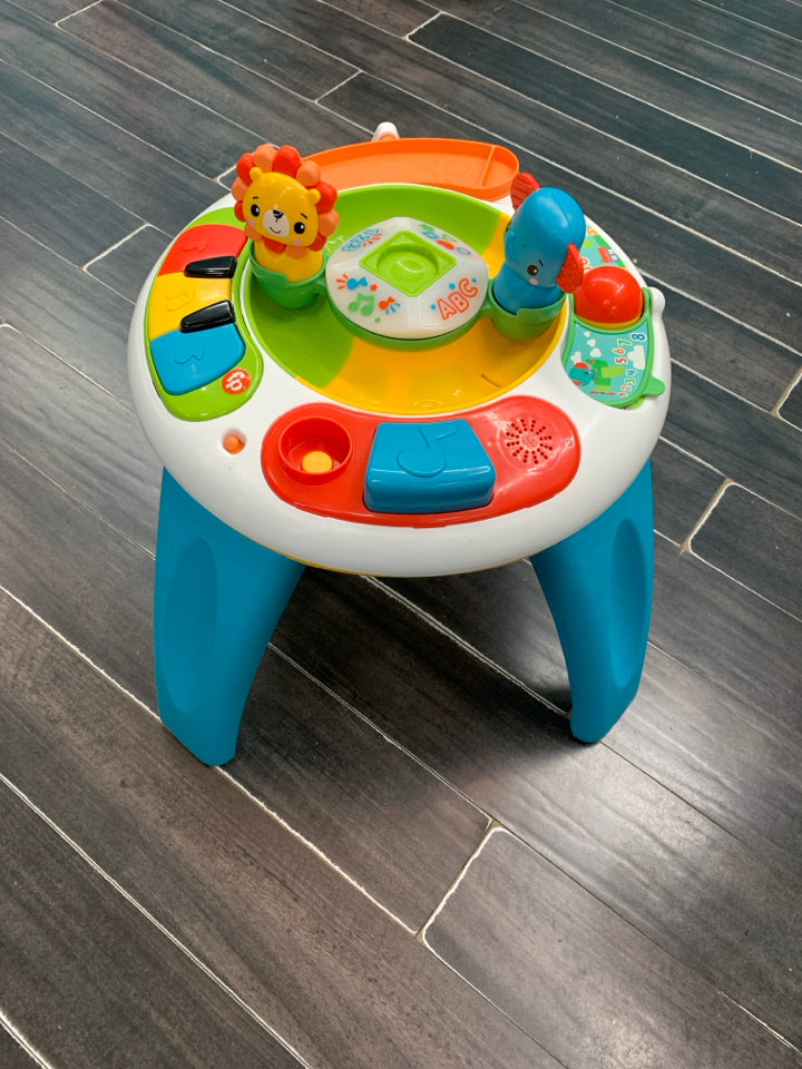 Fisher-Price Busy Buddies Activity Table