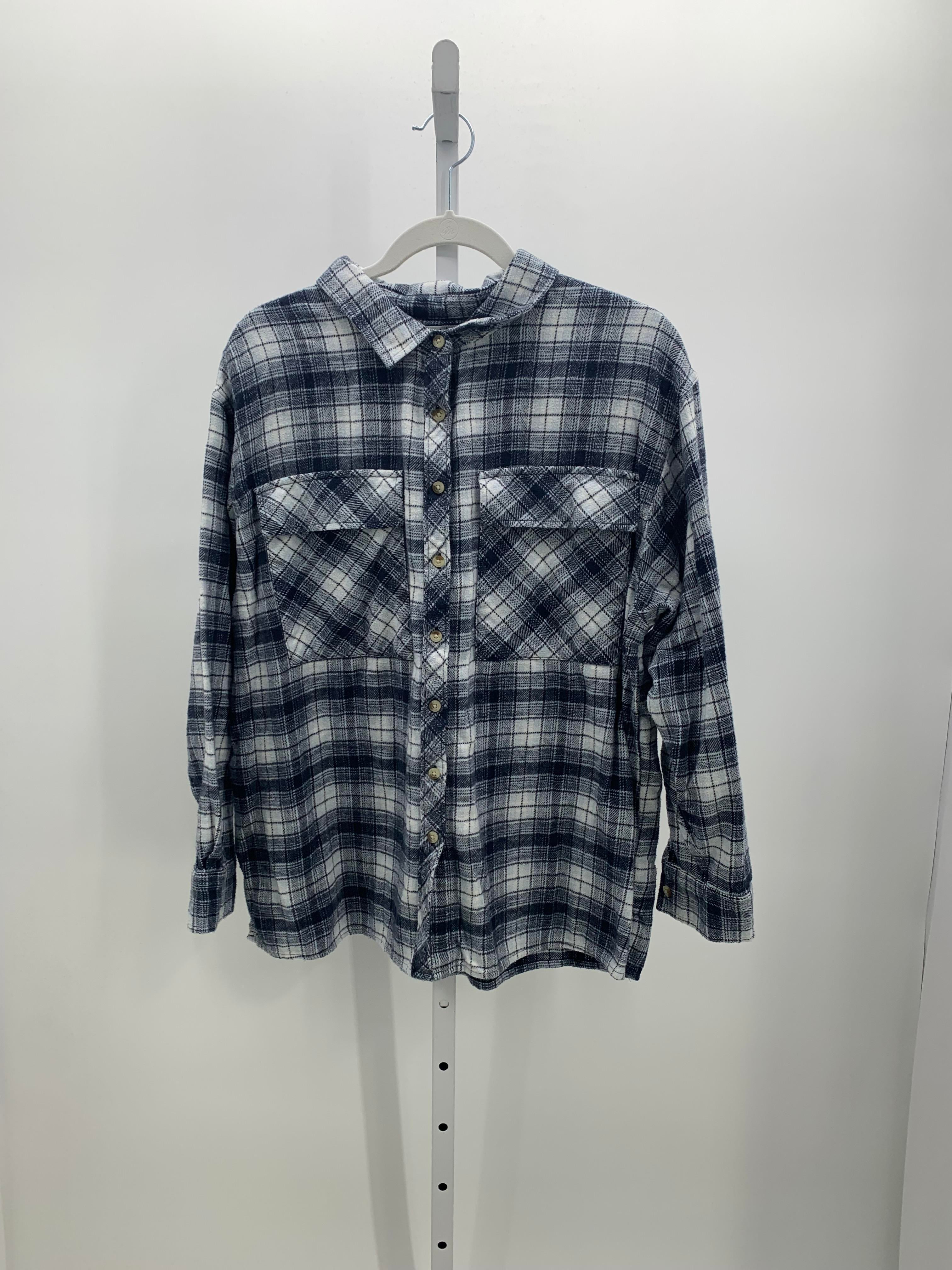 Arizona Size Medium Juniors Long Sleeve Shirt