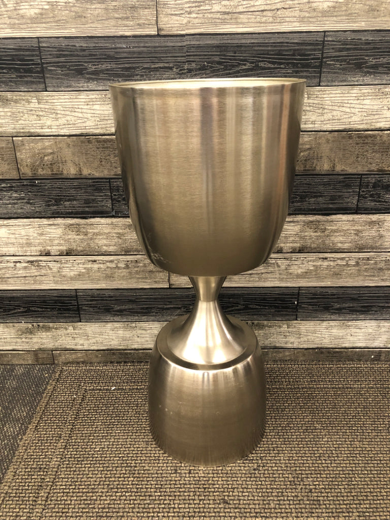 STAINLESS STEEL HOUR GLASS SHAPED PLANTER.
