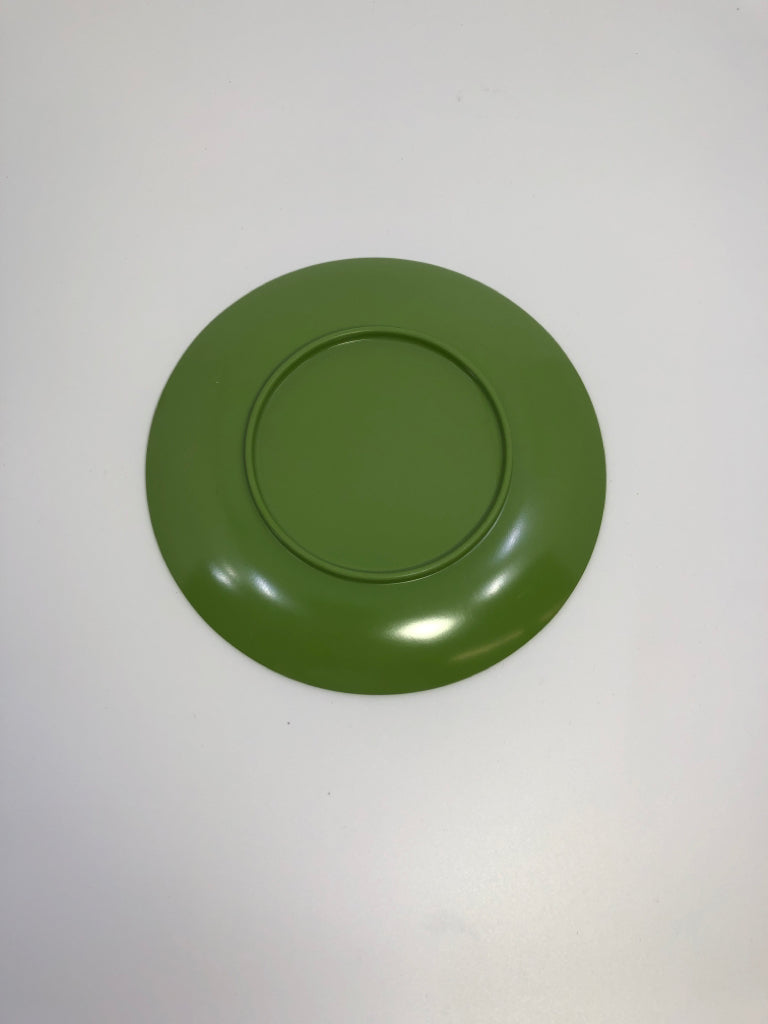 8 GREEN MELAMINE DESSERT PLATES.