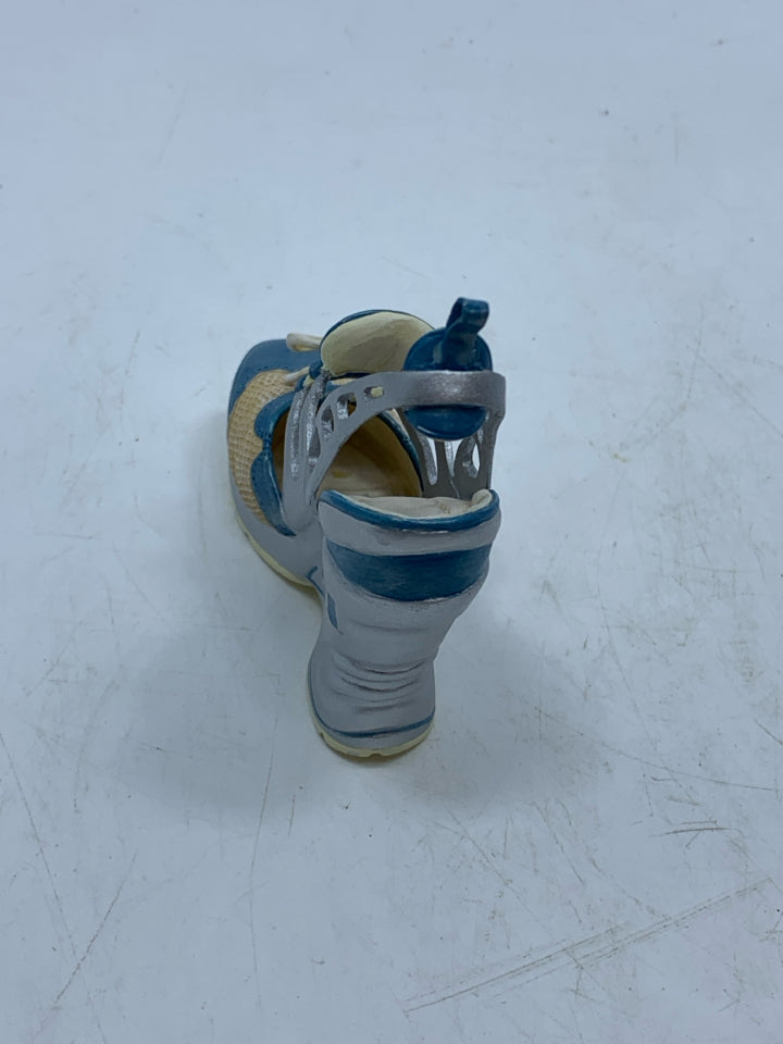 JUST THE RIGHT SHOE FIGURINE IN BOX.