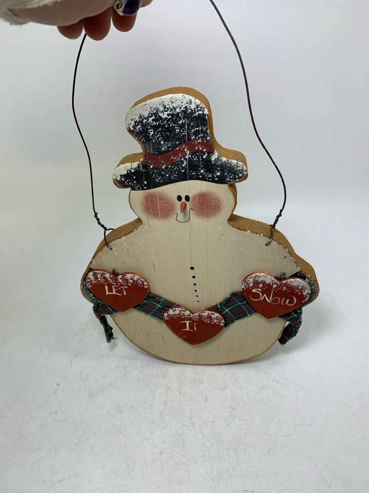 PRIMITIVE STYLE WOOD SNOWMAN HOLDING LET IT SNOW BANNER WALL HANGING OLD HOMESTE