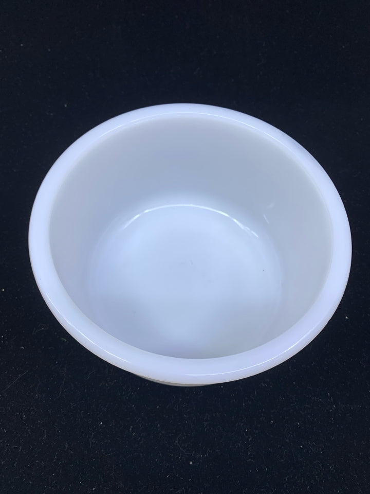 VTG WHITE MILK GLASS MIXING BOWL.