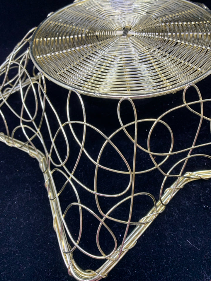 WIRE GOLD STAR BASKET.