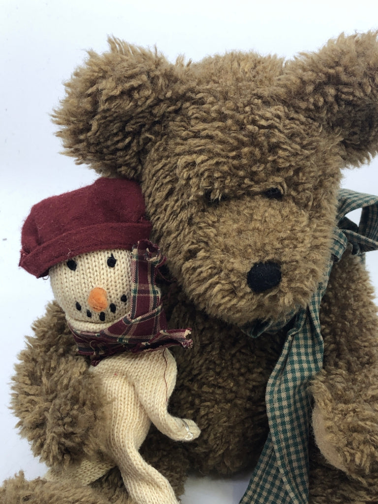 BOYDS BEAR BREWSTER T-BEAR HOLDING SNOWMAN.