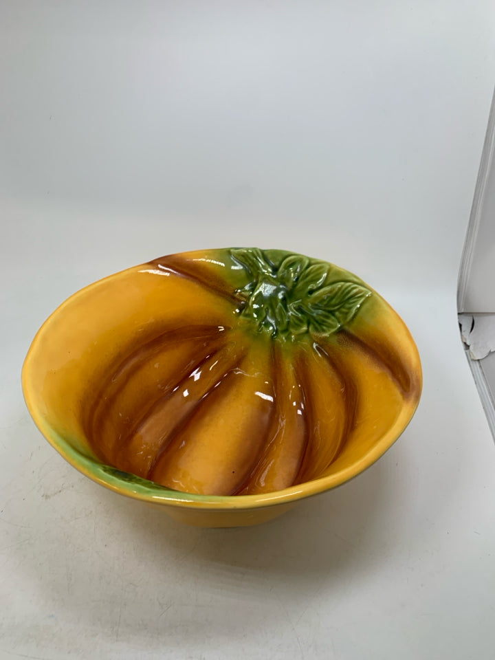 PUMPKIN SERVING BOWL OLFAIRE MADE IN PORTUGAL.