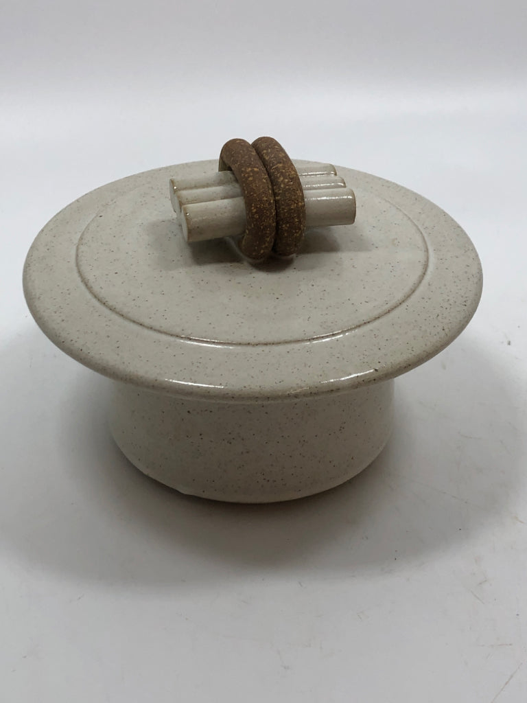 CREAM POTTERY JAR W/LOOP HANDLE LARGE LID.