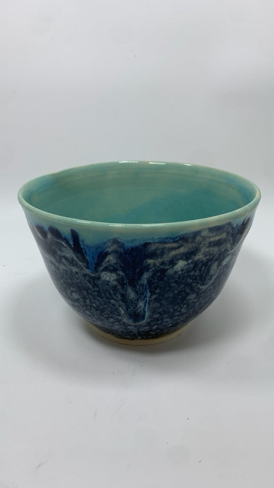 SPECKLED BLUE GLAZE POTTERY BOWL.