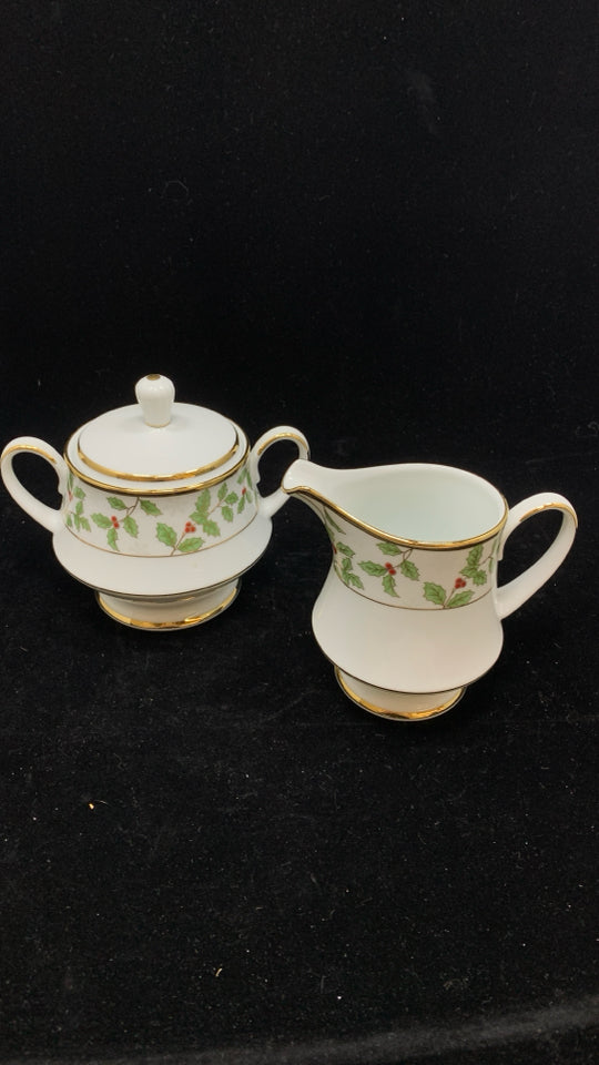 HOLLY & BERRY CHRISTMAS DISH SET SRV FOR 8- NORITAKE.