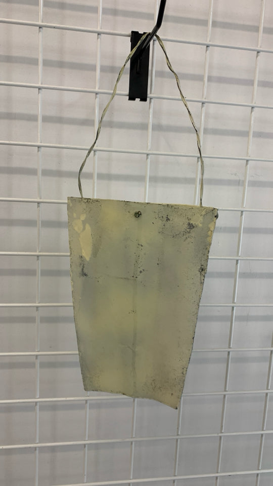 CREAM WASHED METAL WALL POCKET.
