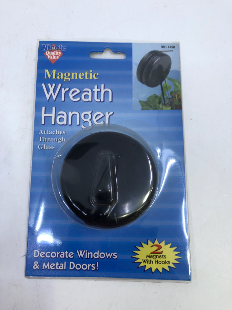 NIP MAGNETIC WREATH HANGER
