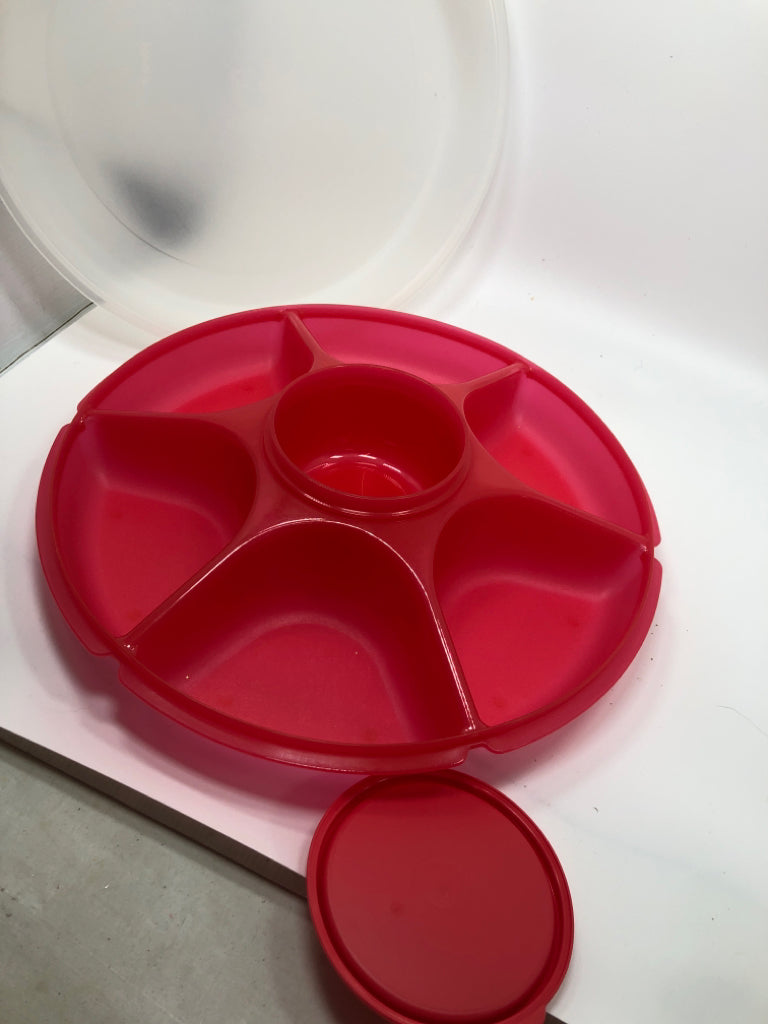 TUPPERWARE DIVIDED SERVING TRAY W/COVER.