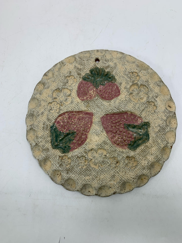 POTTERY CIRCLE WALL PLAQUE W/ STRAWBERRIES.