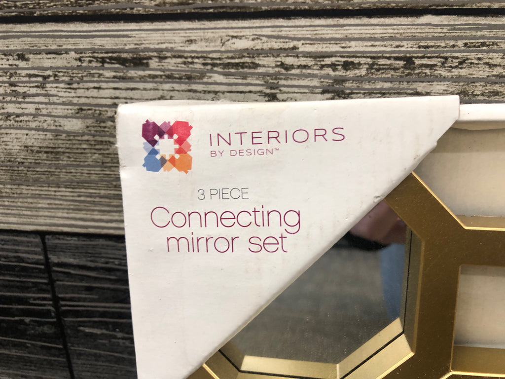 NIP GOLD PLASTIC CONNECTING MIRROR SET.