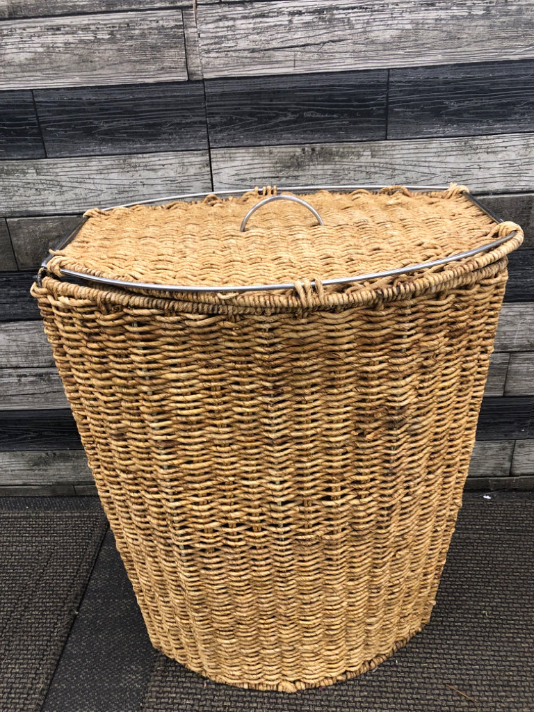 BROWN WICKER LAUNDRY BASKET W/METAL HANDLE.