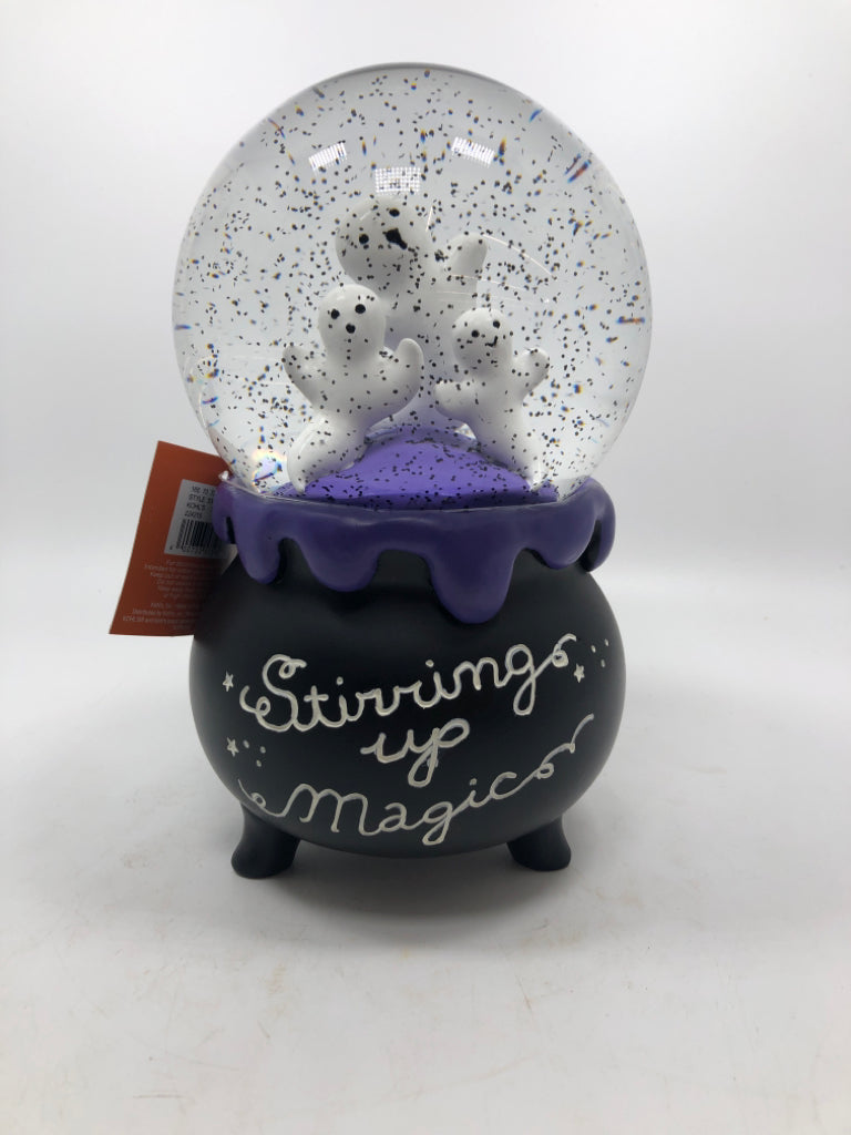 NWT "STIRRING UP MAGIC" GHOST WATER GLOBE.