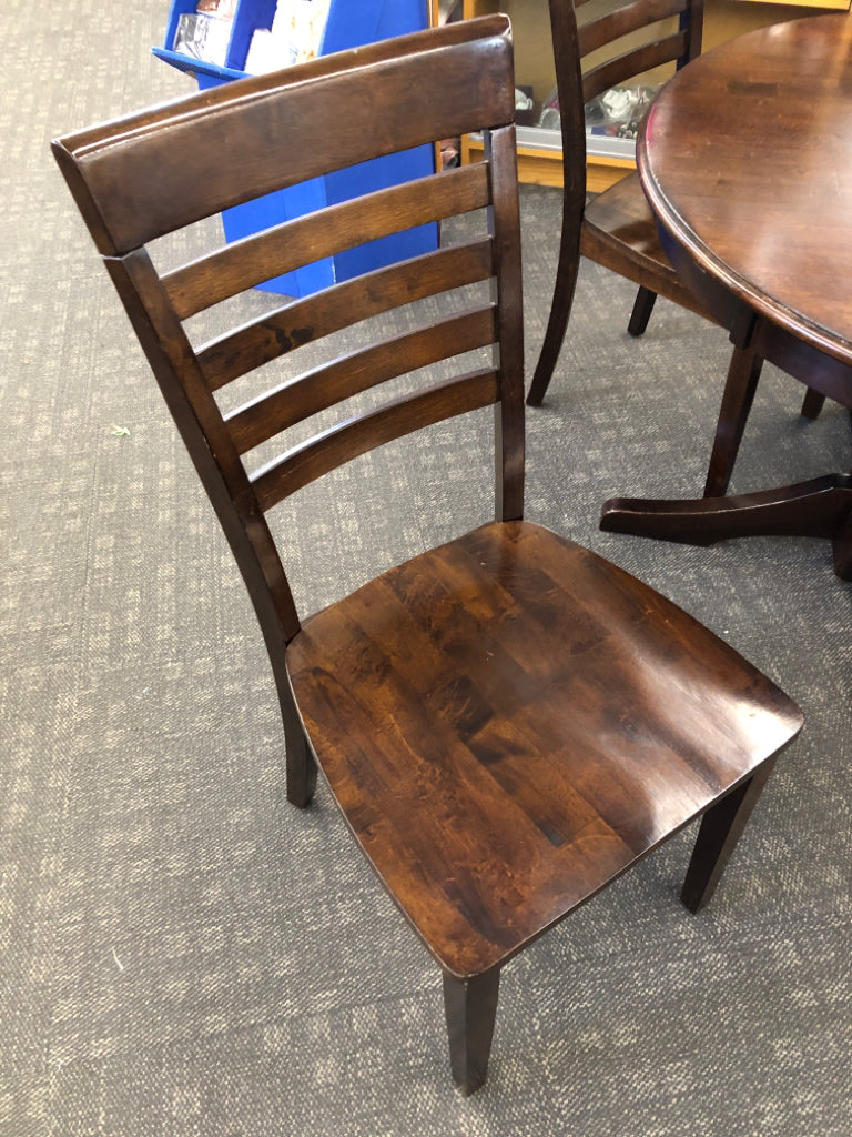 DRK WOOD ROUND TABLE W/4 CHAIRS.