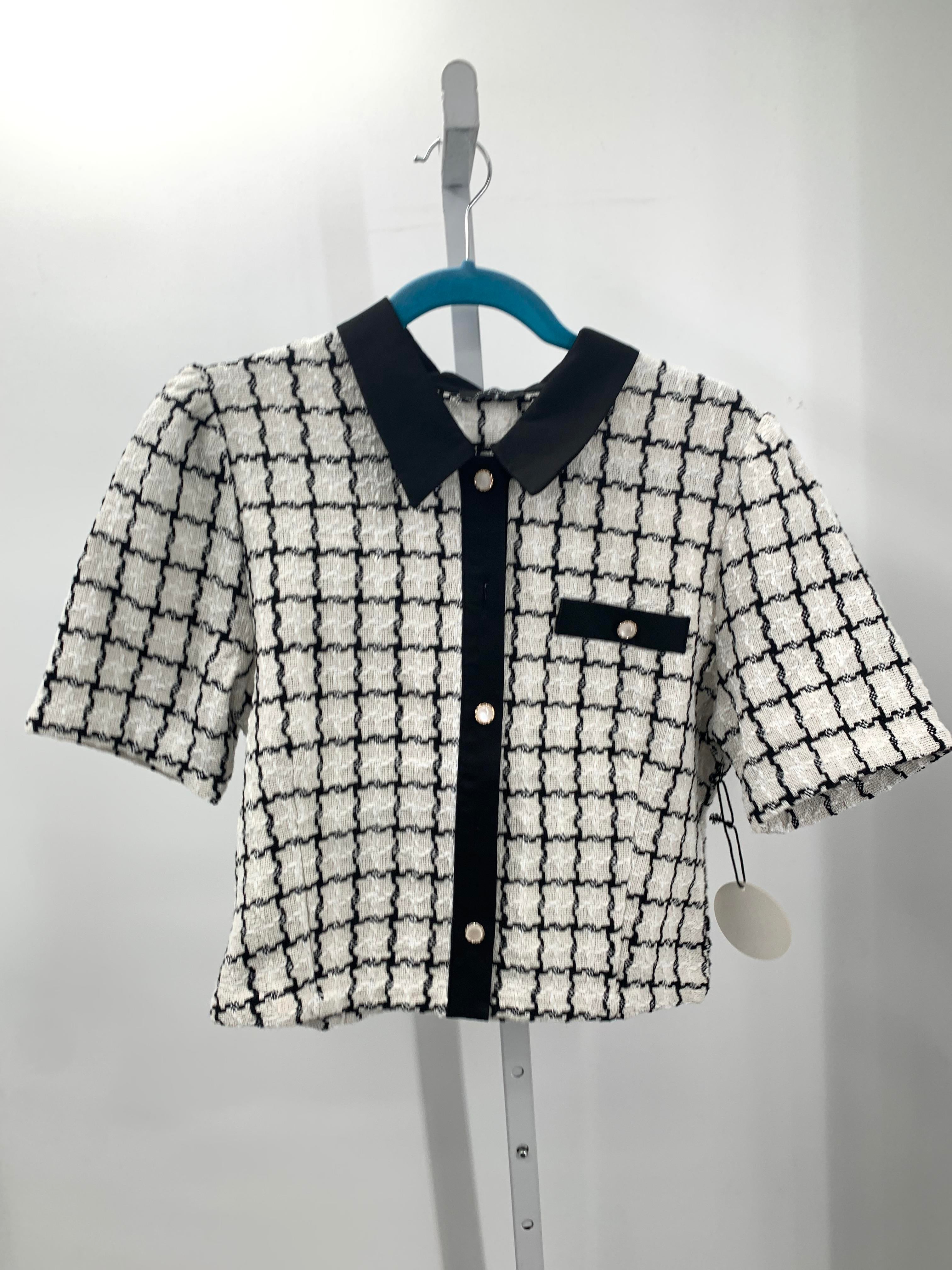 Size Large Juniors Short Sleeve Sweater