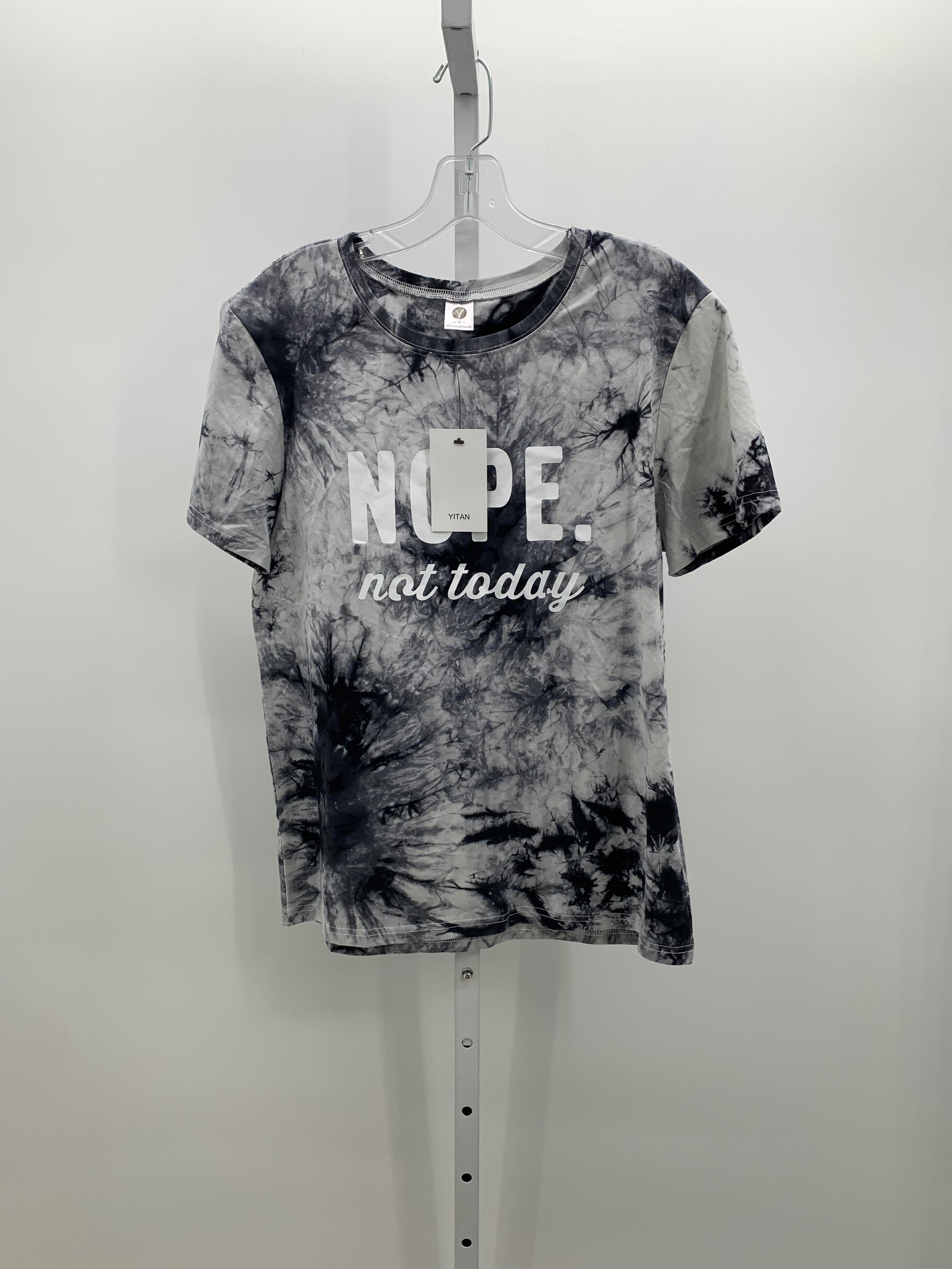 Size Medium Juniors Short Sleeve Shirt