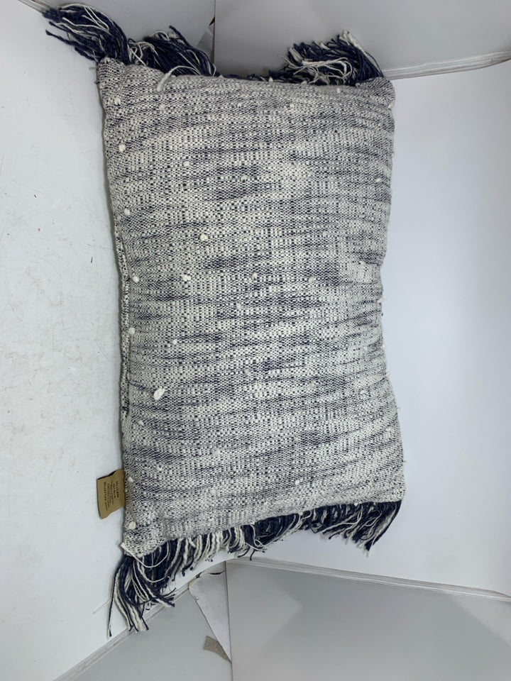 BLUE/WHITE FRINGE RECTANGLE PILLOW.