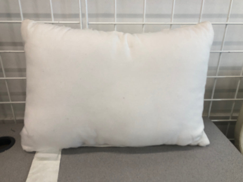 TEXTURED DOTTED PILLOW.