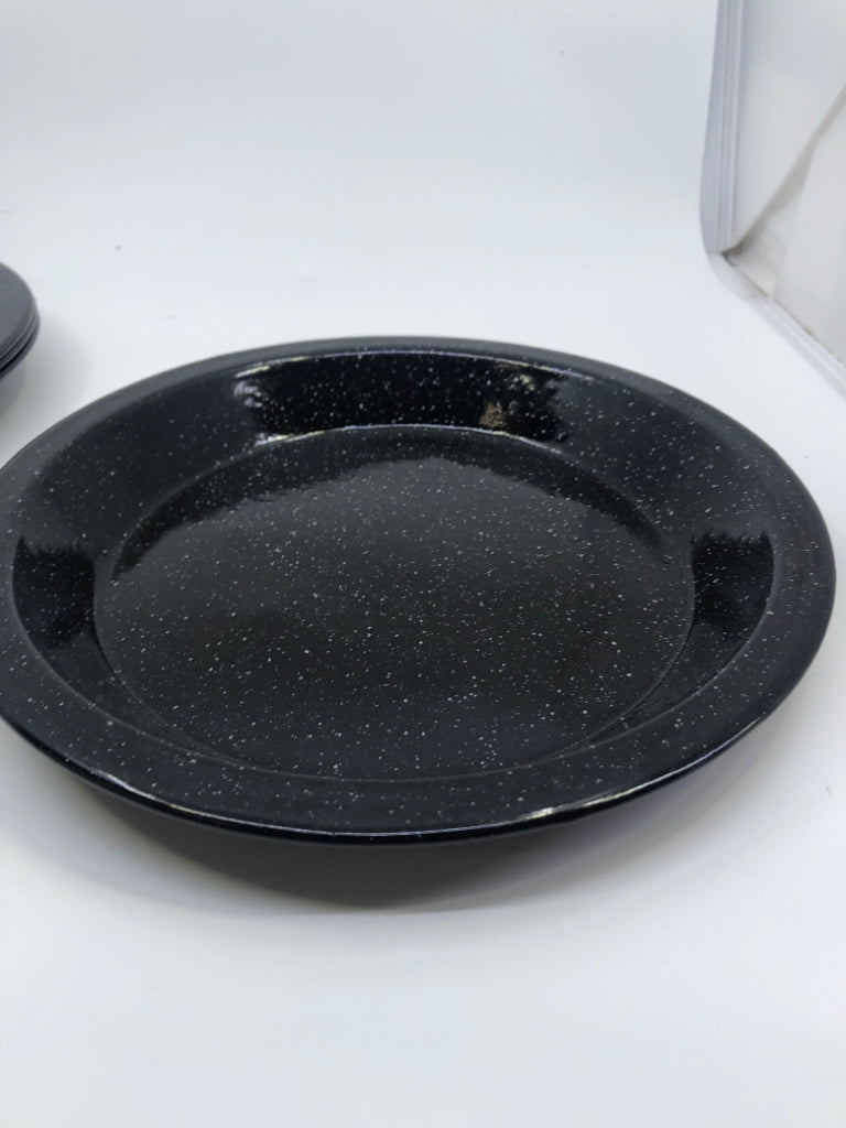 4 BLACK ENAMEL METAL DINNER PLATES.