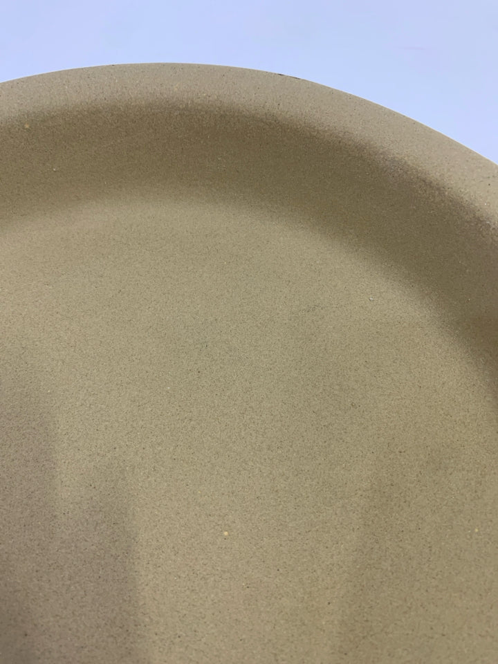 FAMILY HERITAGE STONEWARE PIE PLATE.