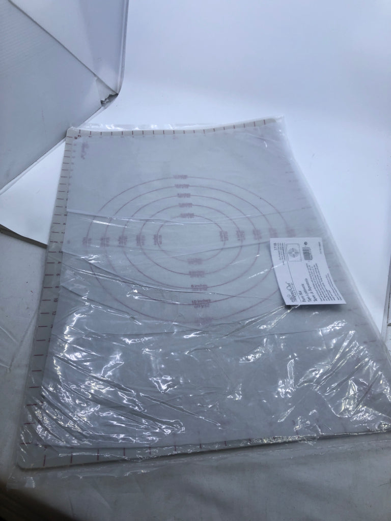 NIP PAMPERED CHEF PASTRY MAT.