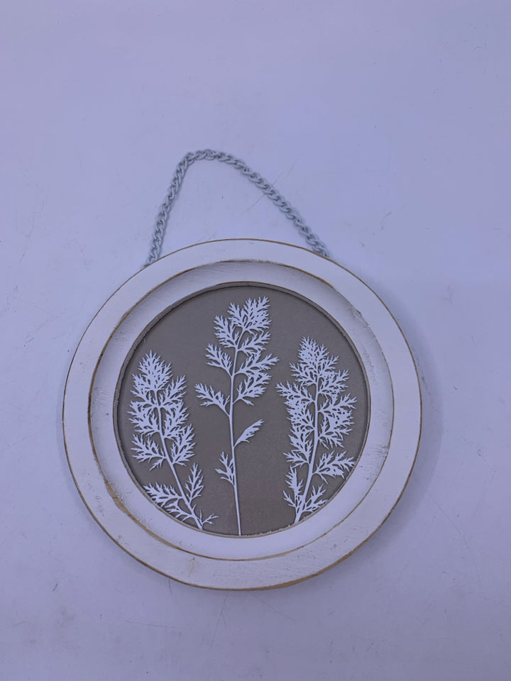 CIRCLE WHITE WASHED FRAME W/ PAINTED WHITE FLOWERS.