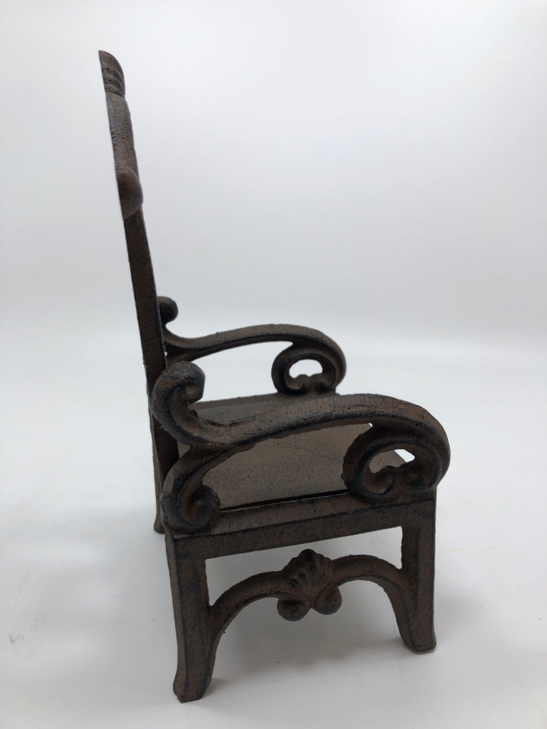 BROWN METAL CHAIR DECOR.