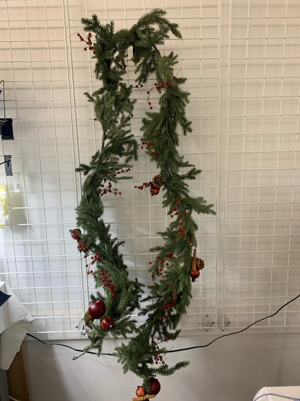 BALSAM HILL FAUX PINE W APPLE AND BERRIES GARLAND.