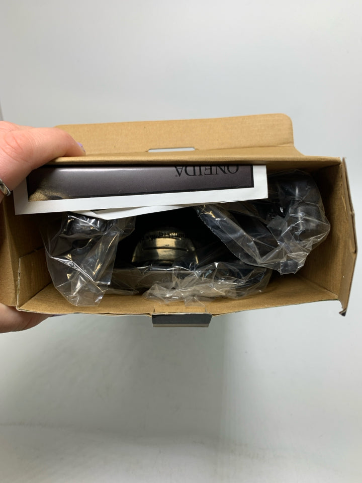 NIB MANDOLINE SLICING SET.
