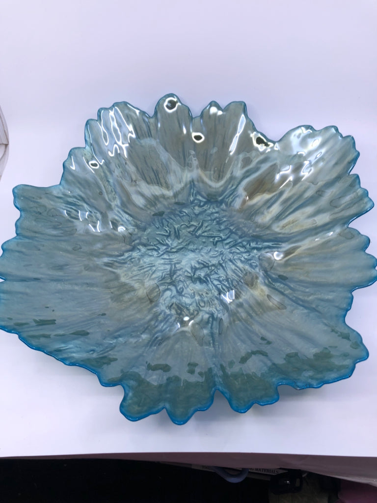 LARGE BLUE ABSTRACT CENTERPIECE.