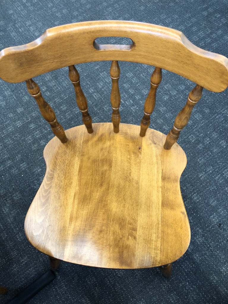 ROUND MAPLE DINING TABLE W/METAL BASE, 4 CHAIRS.