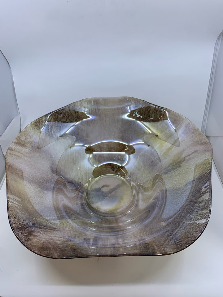 LARGE BROWN GLASS CENTERPIECE BOWL.