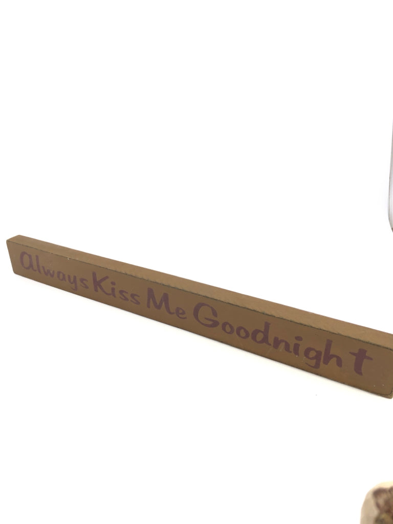 KISS ME GOODNIGHT WOOD BLOCK DECOR.