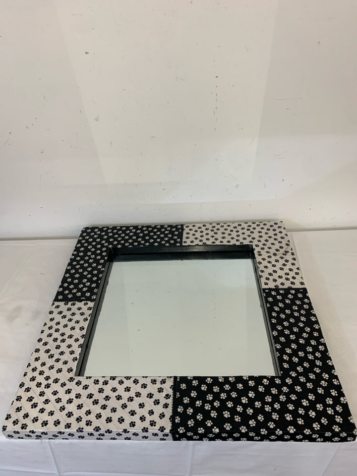 BLACK/WHITE PAW PRINT PATTERNED HEAVY MIRROR.