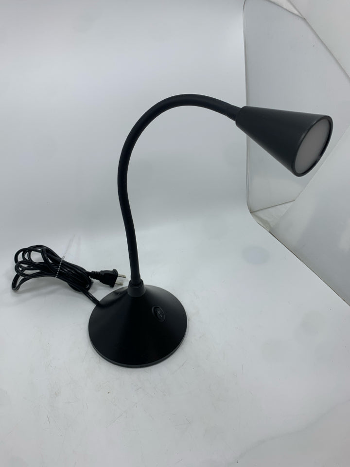 FLEXIBLE GOOSENECK DESK LAMP.