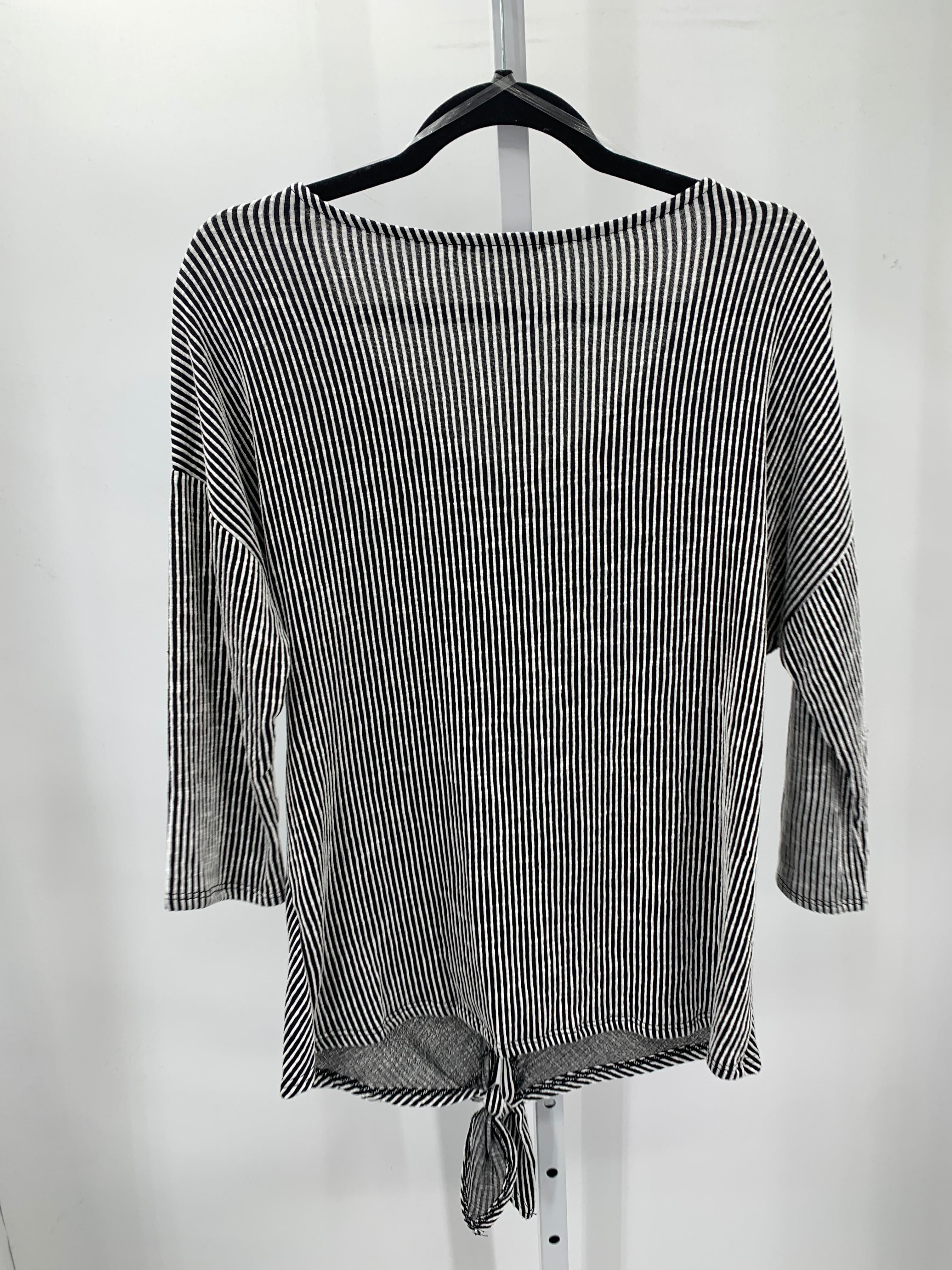 Size Medium Misses 3/4 Sleeve Shirt