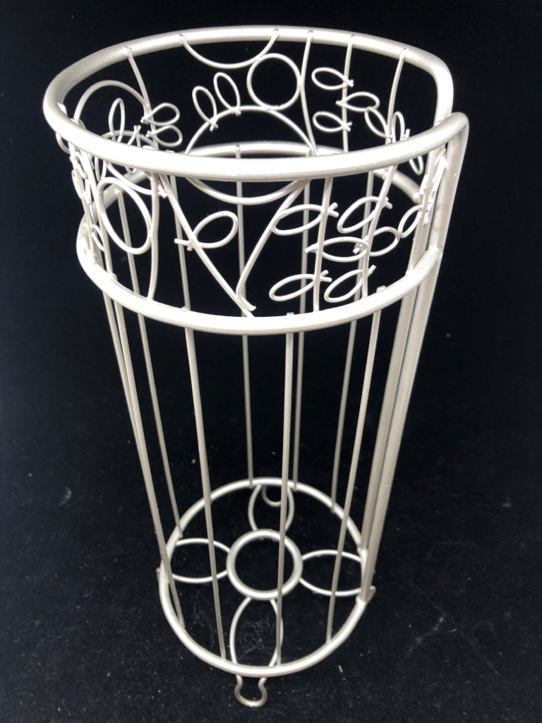 MATTE SILVER EXTRA TOILET PAPER HOLDER.