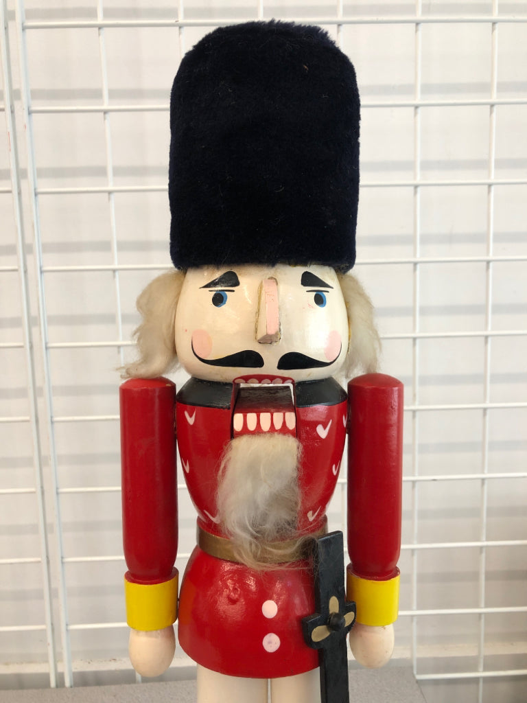 HEAVY WOOD NUTCRACKER.