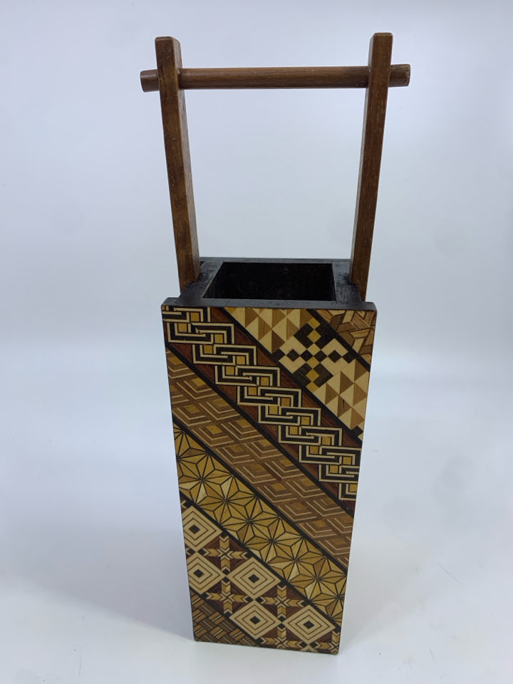GEOMETRIC PRINT DECORATIVE WOOD BOX/VASE.