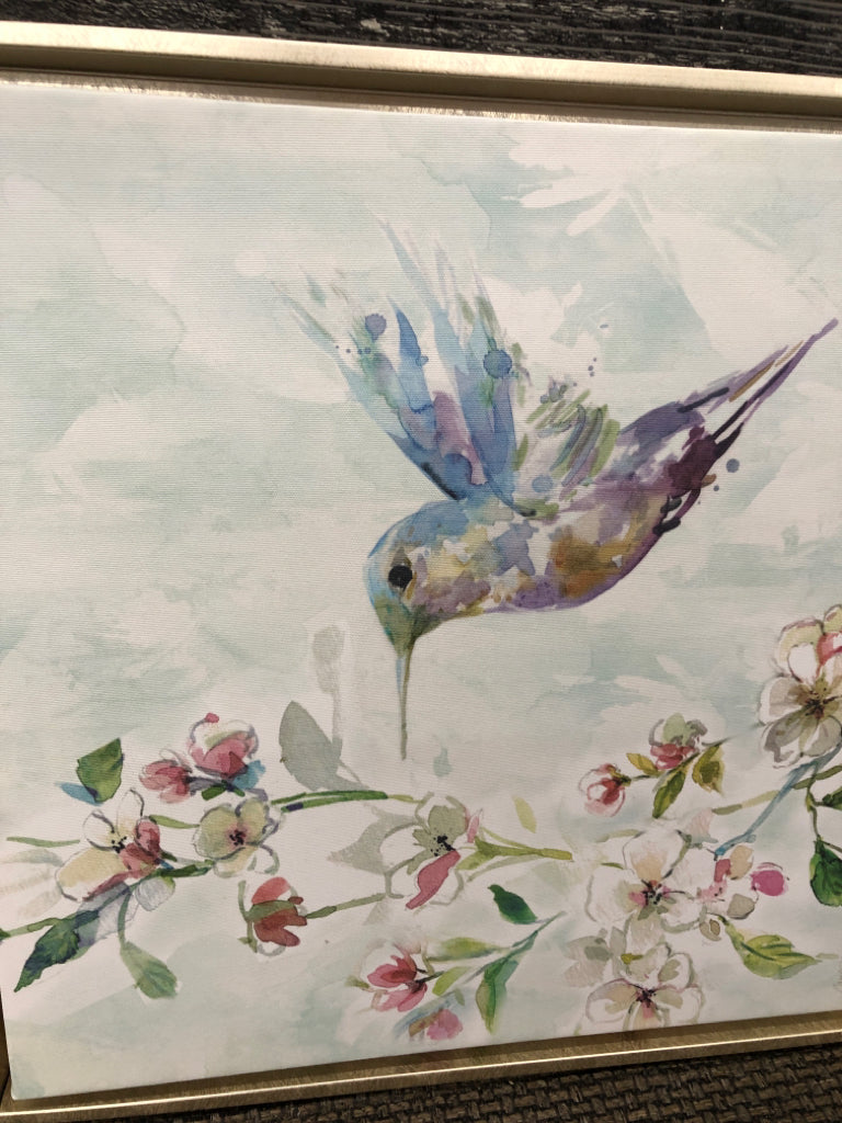 HUMMINGBIRD FRAMED CANVAS.