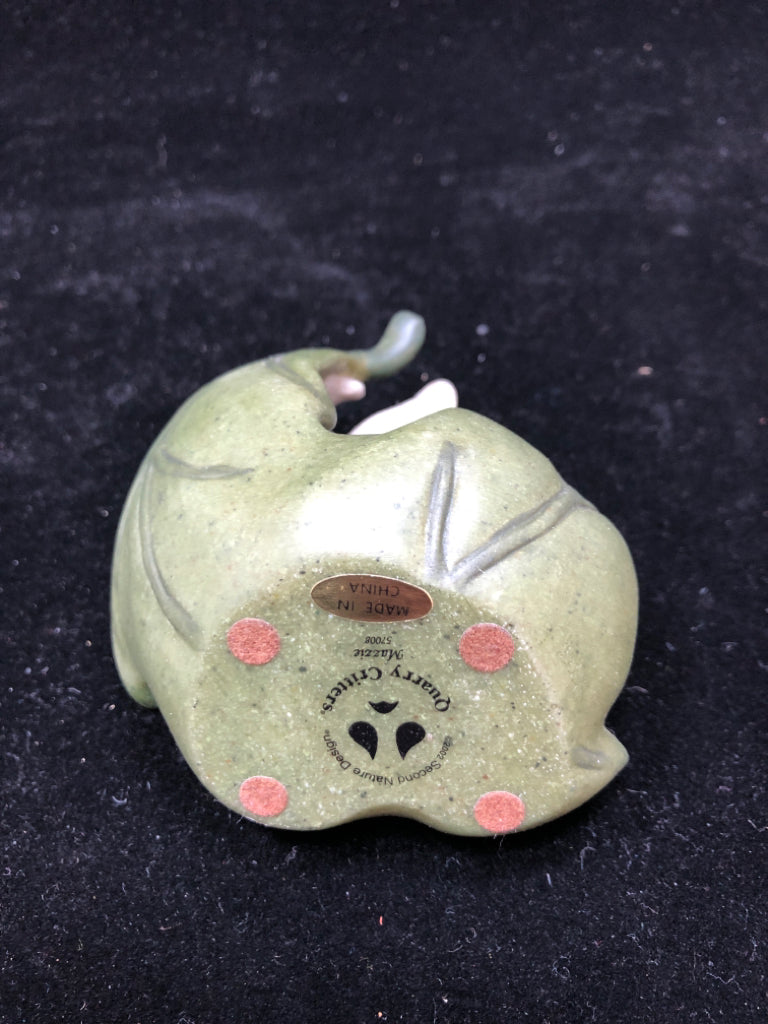 "MAZZIE" MOUSE LEAF FIGURINE - QUARRY CRITTERS.