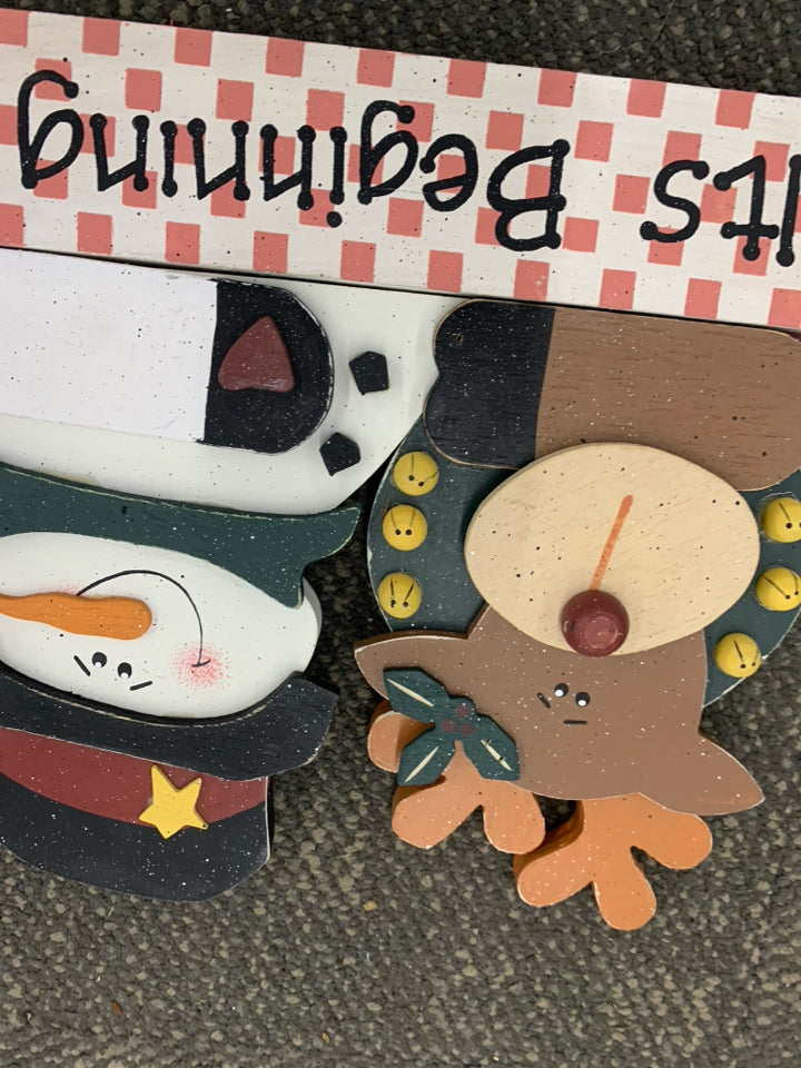 IT'S BEGINING TO LOOK A LOT LIKE CHRISTMAS CHARACTER WOOD SIGN.