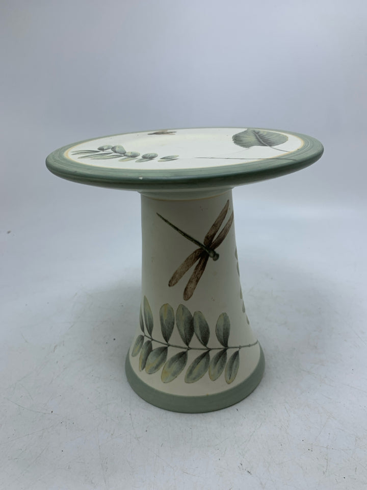 FOOTED NATUREWOOD PATTERN PILLAR CANDLE HOLDER.
